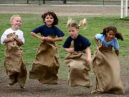 Game Gunny Sack Race (9 Sacks)